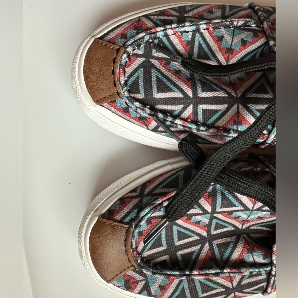 Roper Geometric Pattern Sneakers - Picture 3 of 6